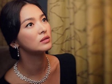 Song Hye Kyo Kembali Kepergok Tak Pakai Cincin Kawin, Netter Malah Beri Pembelaan