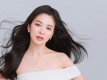 Song Hye Kyo Kembali Disorot Tak Kenakan Cincin Pernikahan, Netizen Berspekulasi Seperti Ini