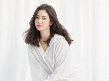 Tampil Mempesona Hadiri Acara Fashion, Song Hye Kyo Bikin Netter Salah Fokus
