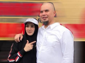 Mulan Jameela Pamer Tengah Menjalankan Salat Tarawih, Ahmad Dhani Malah 'Sebut' Munafik