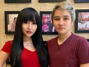 Buah Dada Kekasih Lucinta Luna Mendadak 'Nongol', Netizen Sorak Kegirangan