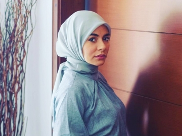 Berhijab, Meisya Siregar Diminta Lebih Sabar Hadapi Dua Putri Super Bawel