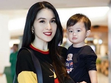 Ogah 'Ongkang-Ongkang' Kaki, Sandra Dewi Getol Ajak Anak Syuting Meski Sudah Bergelimang Harta