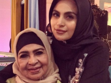  Dihujat Lepas Hijab, Asha Shara Curhat Haru Dengan Foto Mama