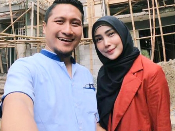  Arie Untung & Fenita Arie Kompak Tunjukkan Mereka 'Nggak Selalu Mesra'