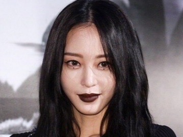 Gaya Makeup Bak Vampir Hadiri Acara Fashion Bergengsi, Han Ye Seul Dipuji Tetap Cantik