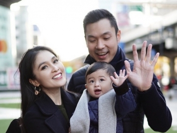 Jalan Bareng Sang Ayah, Raphael Anak Sandra Dewi Disebut Tengah Memantau 'Kehidupan Rakyatnya'