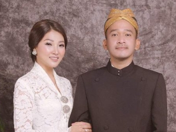 Ruben Onsu dan Sarwendah Tebar Kebahagiaan di Ultah Pernikahan ke-6 Lewat Potret Manis Ini