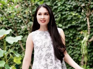 Sandra Dewi Pamer Pose 'Duck Face', Garasi Mobil Terpampang Nyata Malah Bikin Salfok