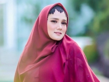 Usai Singkapkan Jilbab, Mulan Jameela Kini Asyik Meliuk-liukkan Tubuh di Atas Panggung
