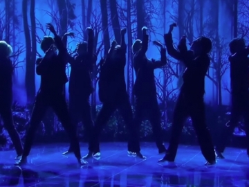 Tanpa Alas Kaki, BTS Tampilkan Tarian Indah 'Black Swan' Untuk Pertama Kalinya