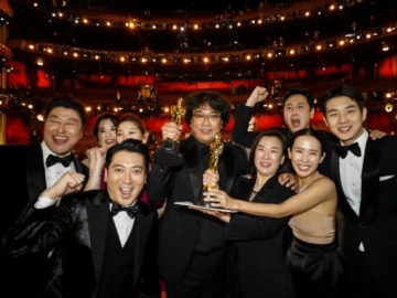 Cetak Sejarah di Oscar, Cast 'Parasite' Disambut Meriah dan Ucapan Terima Kasih Saat Tiba di Korea