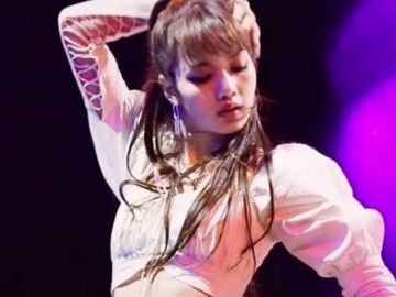 Lisa BLACKPINK Pamer Tarian Indah di Panggung Tiongkok, Fans Makin Terpana
