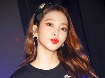 Yeri Red Velvet Hangout Pakai Dress Mini, Fans Dibuat Silau Lihat Tubuh Seksinya