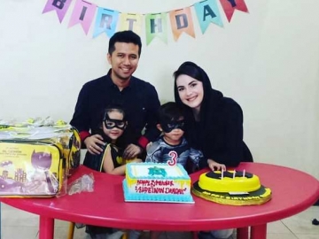 Abadikan Momen 'Ditumpuk' Suami dan Anak, Arumi Bachsin Beber Tips Agar Keluarga Selalu Harmonis