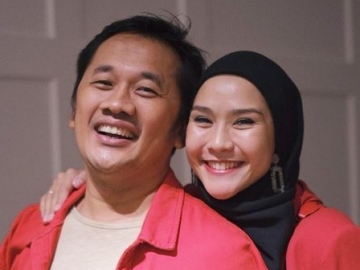 Sybil Putri Sulung Zaskia Mecca Parno Melihat Pantai Gara-gara Hadiah dari Hanung Bramantyo