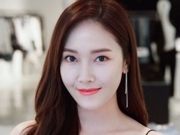 Jessica Jung Tunda Perilisan Novel ‘Shine’ di Korea, Kok Bisa?