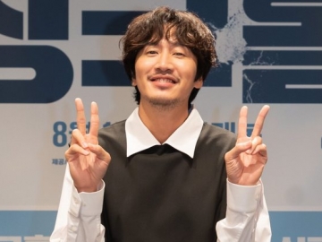Lee Kwang Soo Curcol Rasanya Tinggalkan 'Running Man' dan Bicara Soal Film Baru 'Sinkhole'