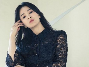 Song Hye Kyo 10 Tahun Konsisten Donasi Buku Tentang Korea, Netter: Definisi Cantik Luar Dalam