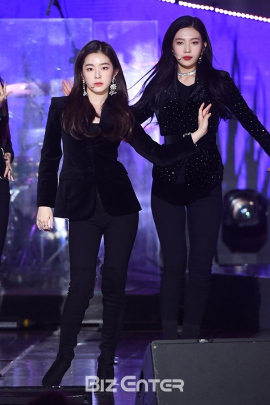 Penampilan Joy dan Irene Red Velvet di \'SBS Love FM Family Concert\'