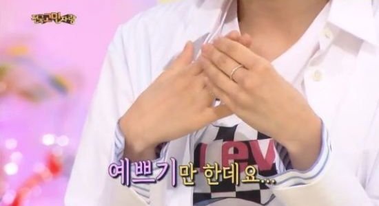 Jeongyeon Twice Ungkap Tak Puas Dengan Tangannya yang Berkeriput