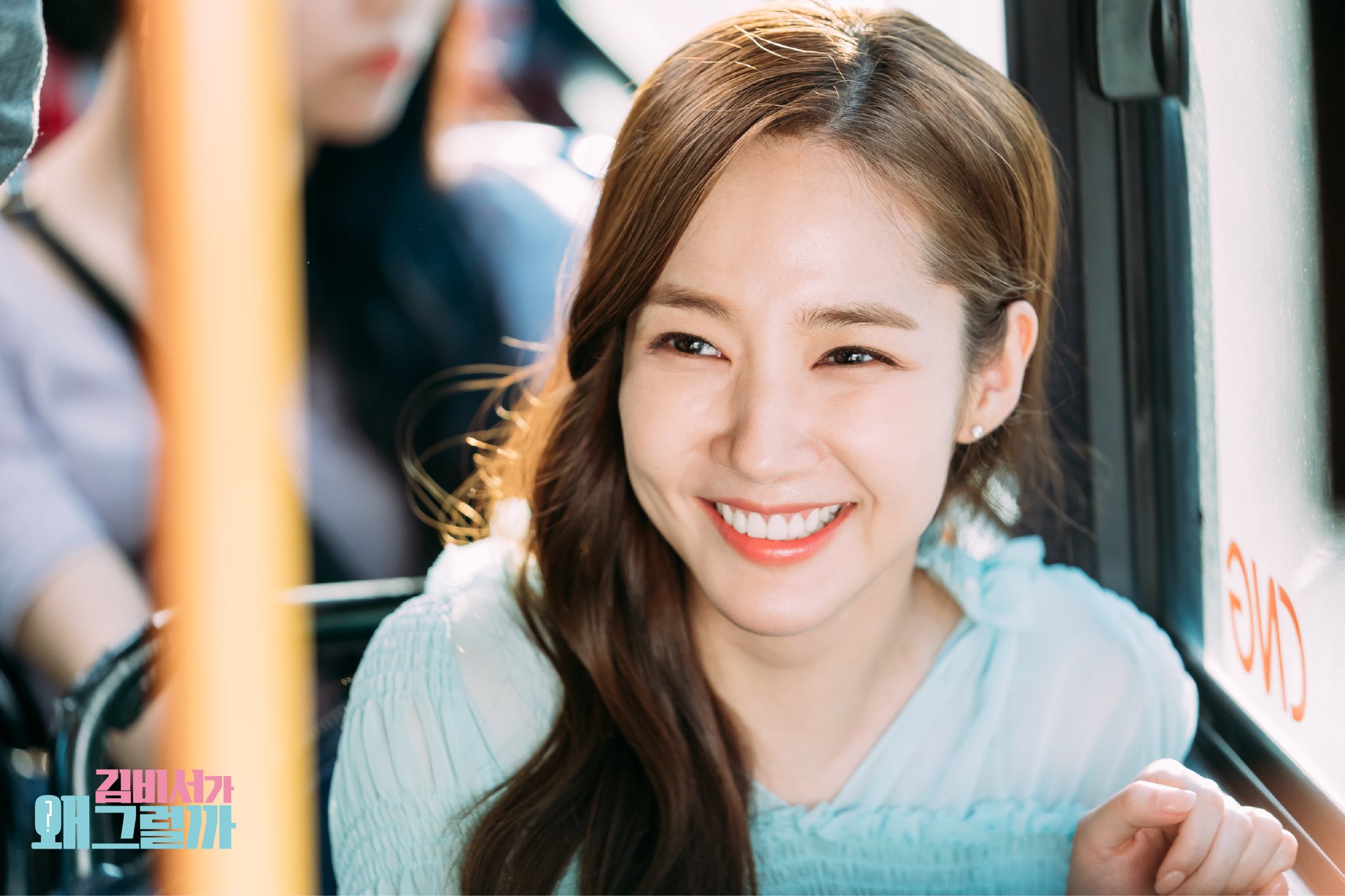Cantiknya Senyum Park Min Young di Lokasi Syuting
