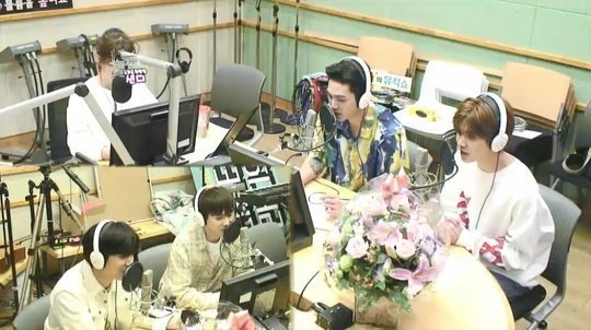 NU\'EST W di Acara Radio Lee Soo Hyun