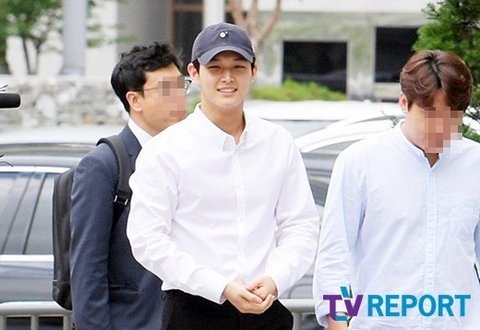 Senyuman Lee Seo Won Jelang Sidang Perdana