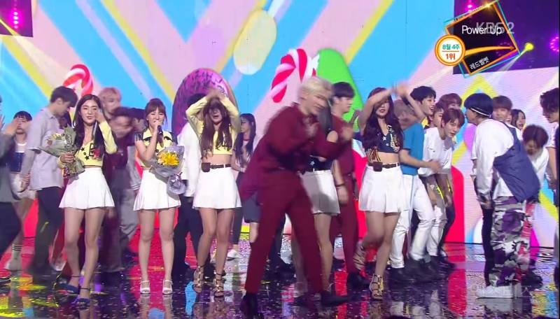 Sungmin BIGFLO Berjalan di Depan Saat Red Velvet Lakukan Encore Stage