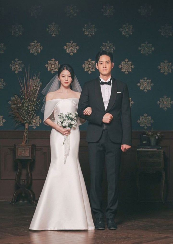 Foto Pernikahan Han So Hee dan Park Hae Joon di \'The World of the Married\' Kembali Disorot