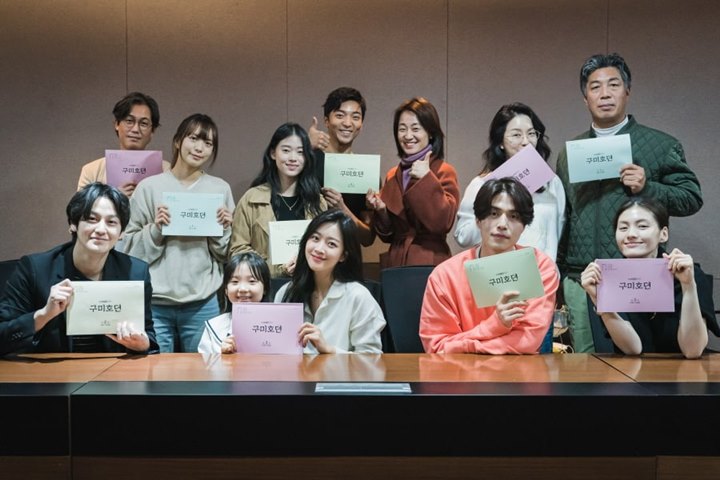 Kim Bum, Jo Bo Ah dan Lee Dong Wook Bikin Rindu Kumpul di Pembacaan Naskah Drama Terbaru