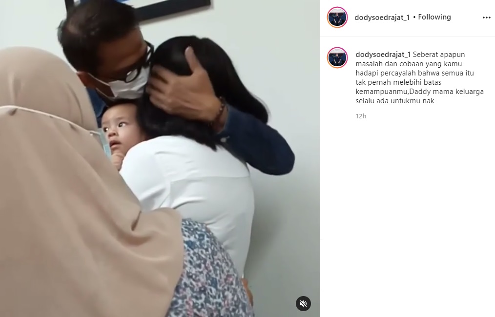 Vanessa Angel Divonis 3 Bulan Penjara, Momen Haru Dipeluk Sang Ayah Bareng Baby Gala Disorot