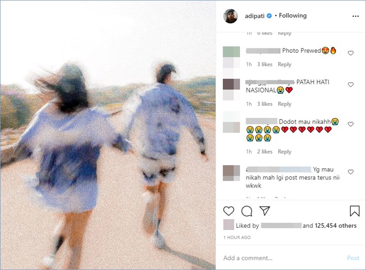 potret baru yang dibagikan oleh adipati dolken melalui akun Instagram pribadinya disebut-sebut oleh warganet foto prewedding